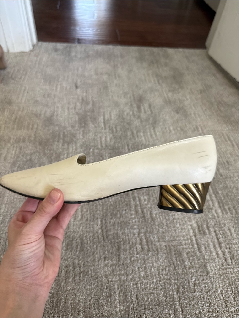Stuart Weitzman Ivory Leather Pointed Pumps